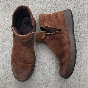 brown women’s børn booties